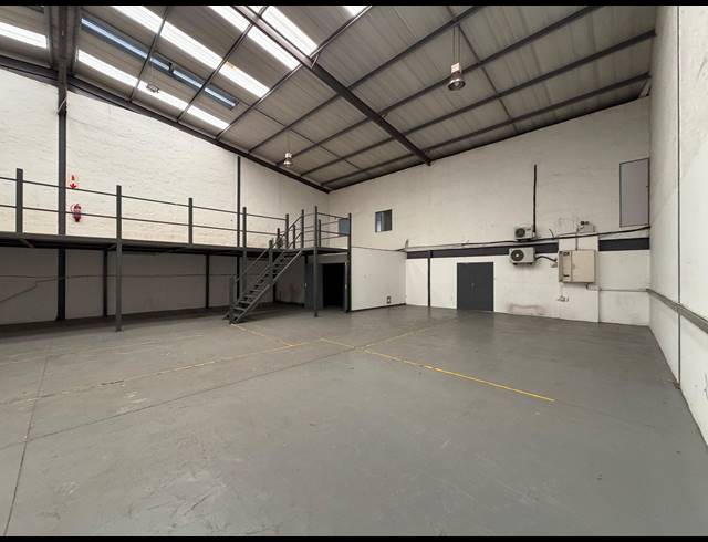 666M² WAREHOUSE TO LET IN HALFWAY HOUSE